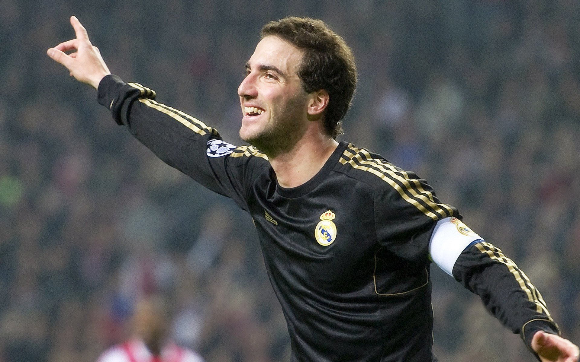 欧冠淘汰赛焦点战，委内瑞拉带走爱尔兰，当足球成为流亡者的故乡